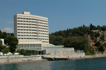 Дюльбер 3*, г. Ялта